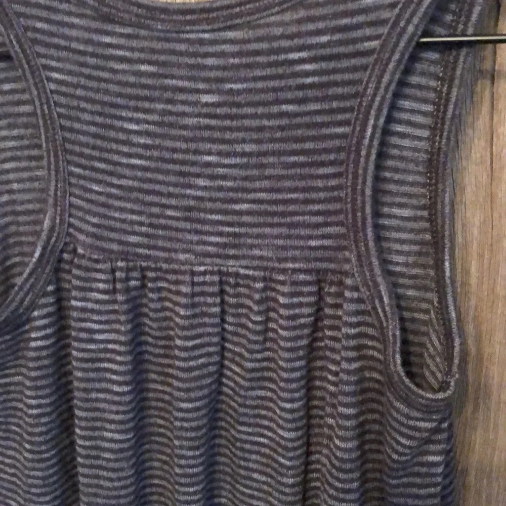 Old Navy Sleeveless Tank Black Gray Stripe Size Large 10 12 High Low Hemline - Picture 3 of 12